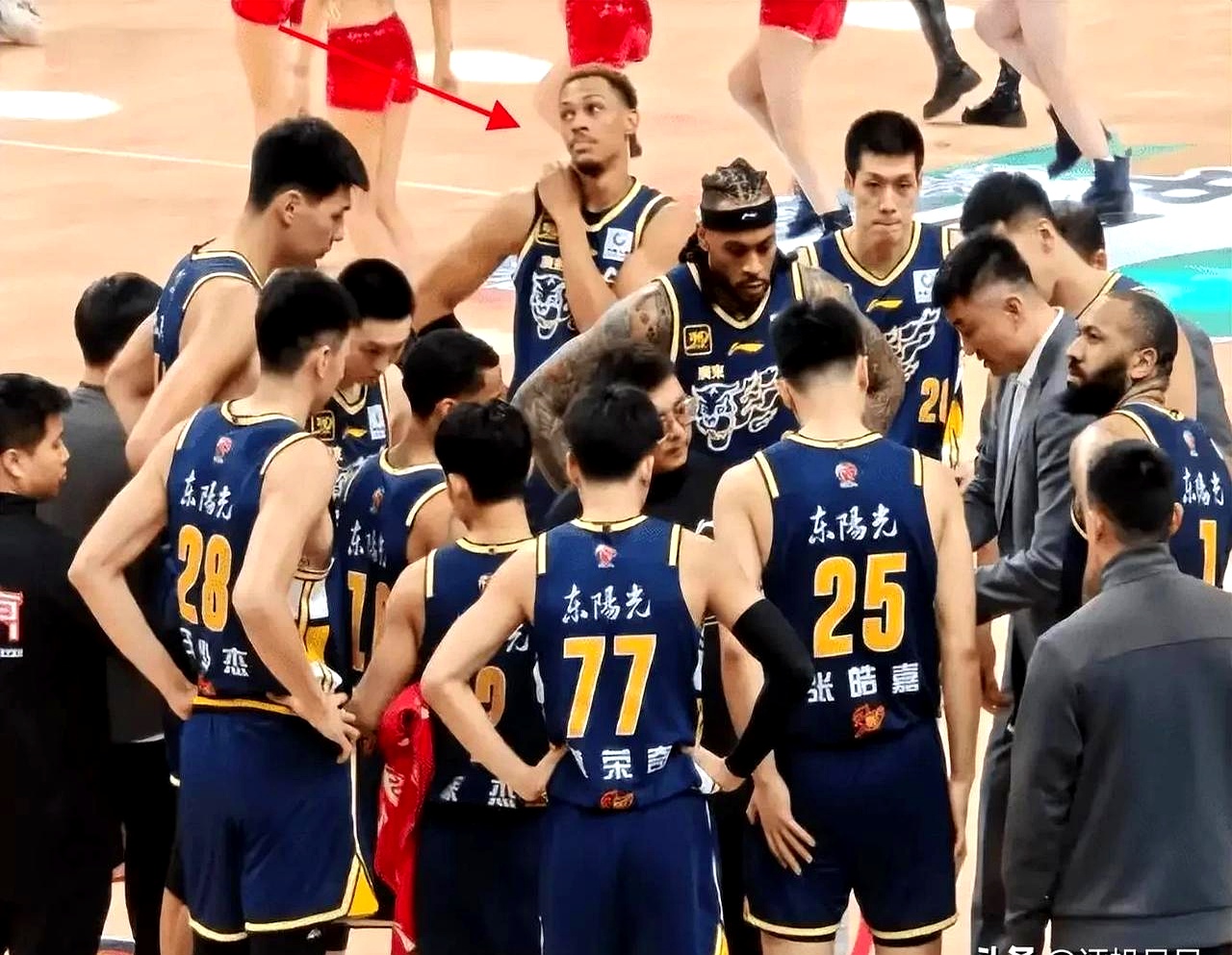 AIYOUXI太狠了！广东宏远主帅复盘备战CBA常规赛休斯敦火箭集结日单刀错失，冲刺阶段达拉斯独行侠回应争议的简单介绍