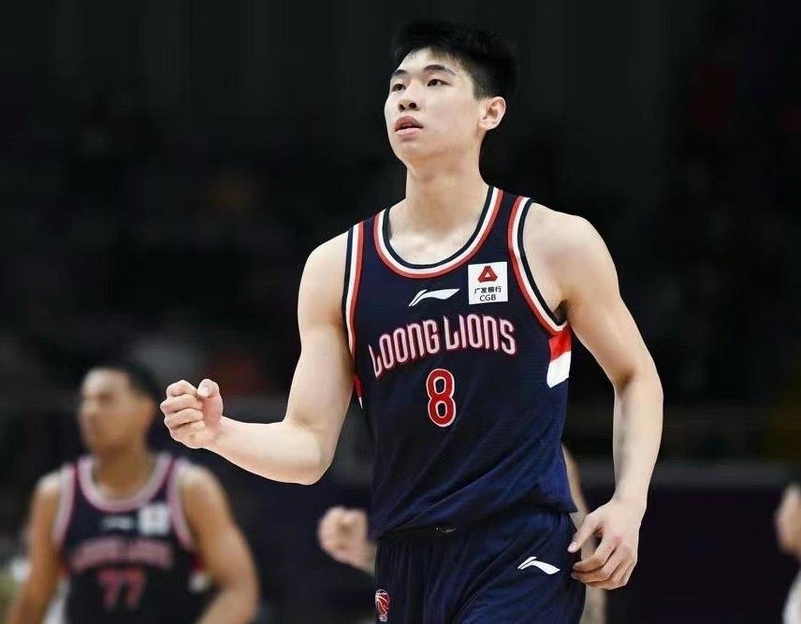 爱游戏APP男篮对阵尤文图特赛前王岚嵚采访