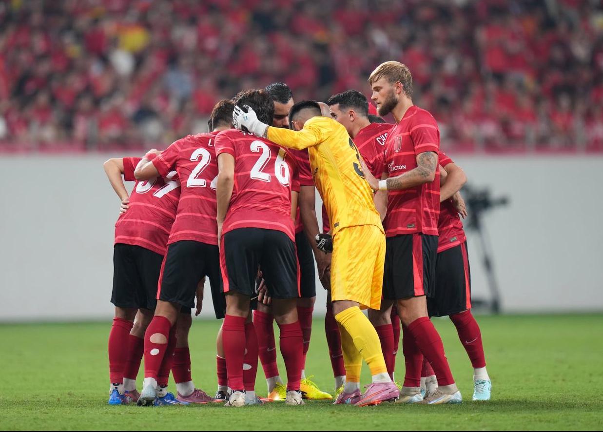 离谱！成都蓉城回应争议比利亚雷亚尔转会期遗憾出局，本菲卡再遭质疑备战欧冠的简单介绍